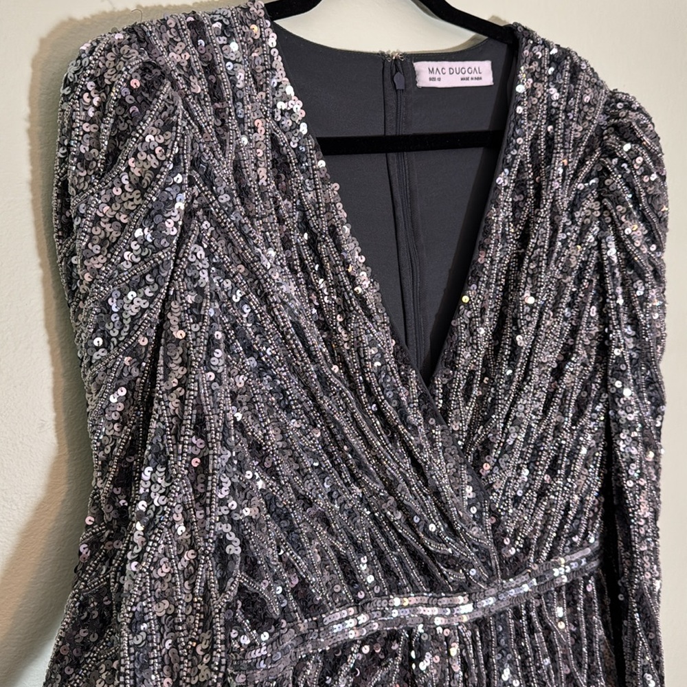 MAC DUGGAL sz 12 silver
Long Sleeve V Neck Beaded Cocktail Dress - Picture 7 of 15